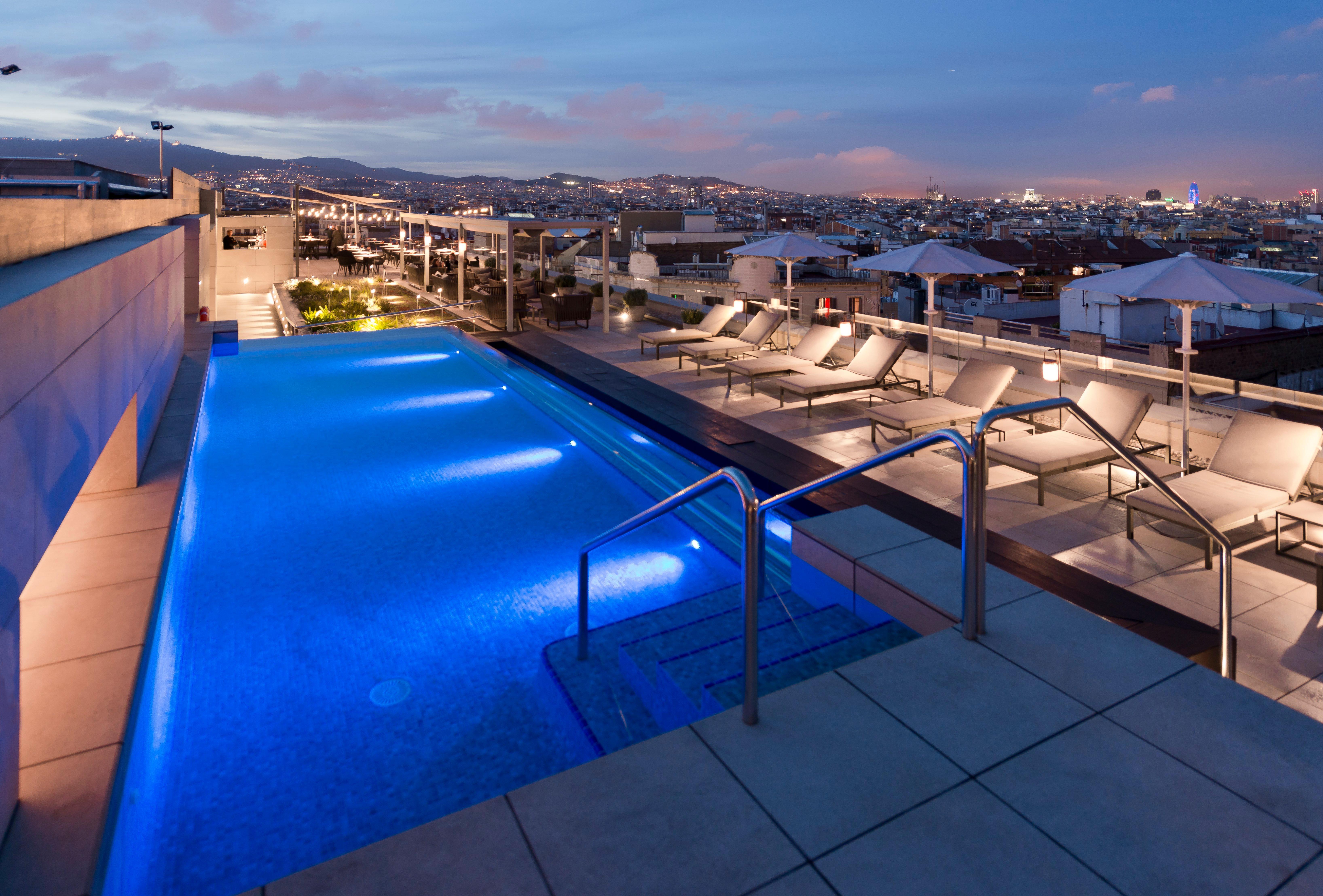 巴塞罗那洲际酒店 外观 照片 Rooftop pool at the Hotel Indigo Athens