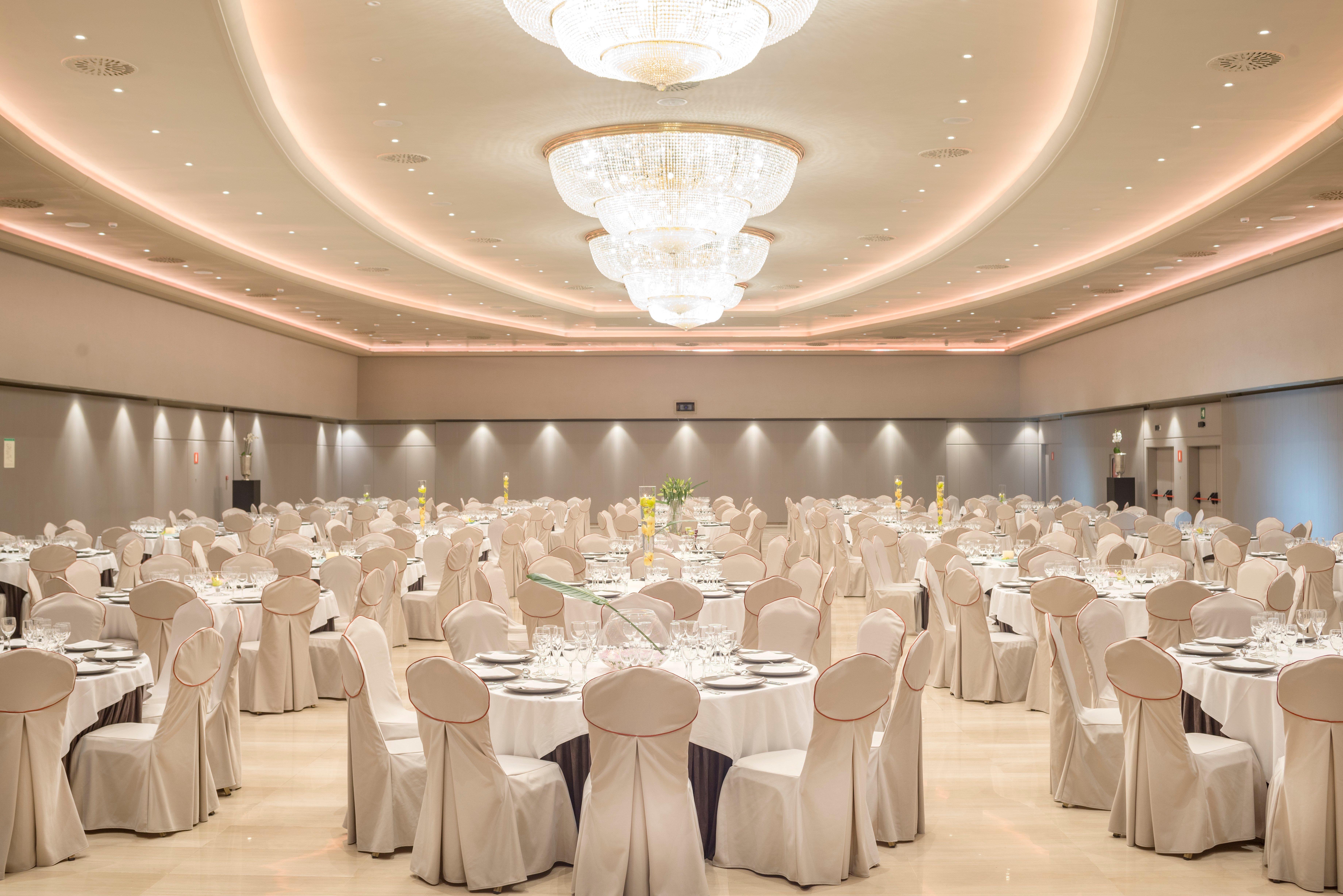 巴塞罗那洲际酒店 设施 照片 The ballroom of the Athens Hilton