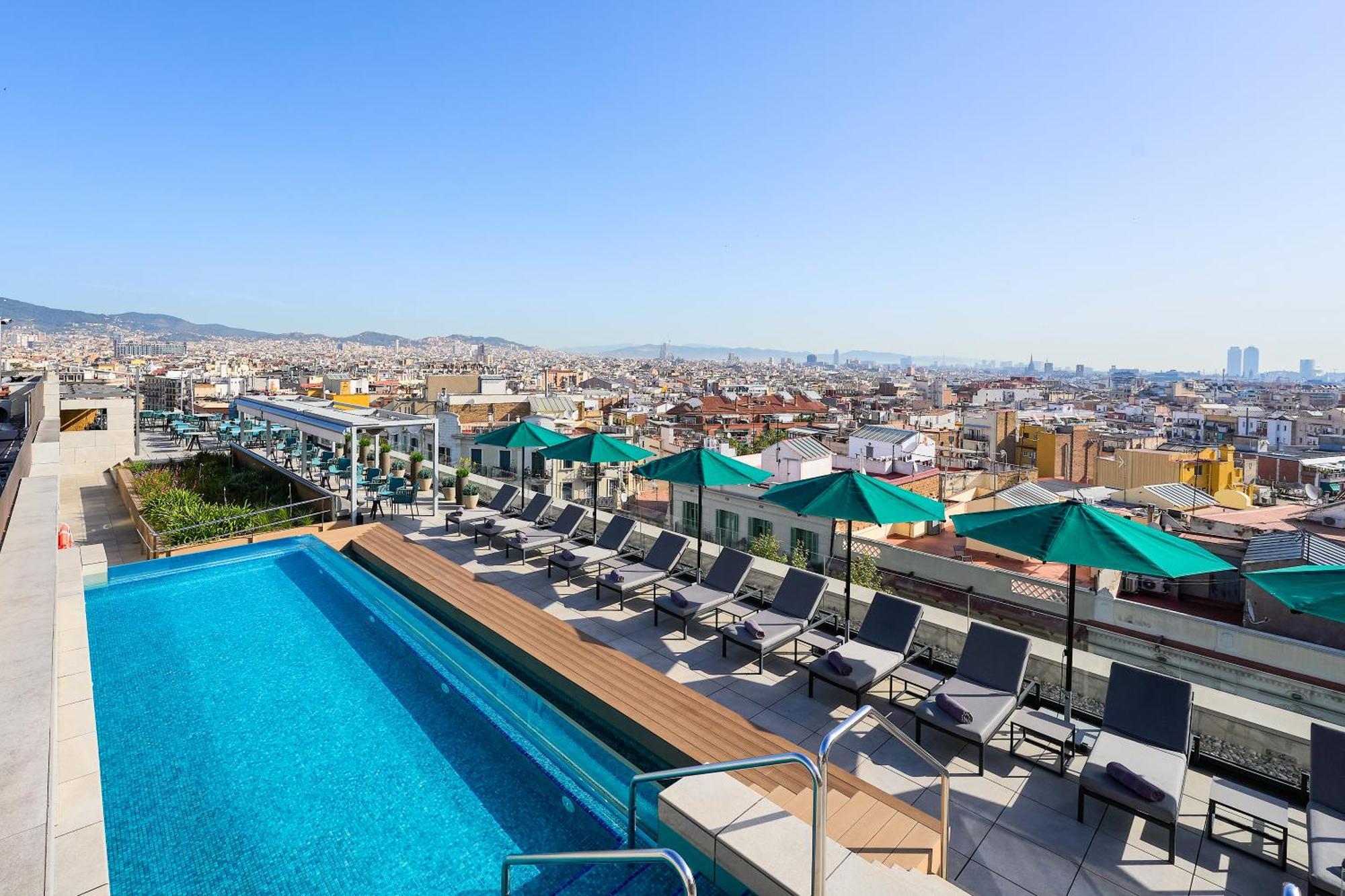 巴塞罗那洲际酒店 外观 照片 Rooftop pool at Hotel AC Barcelona